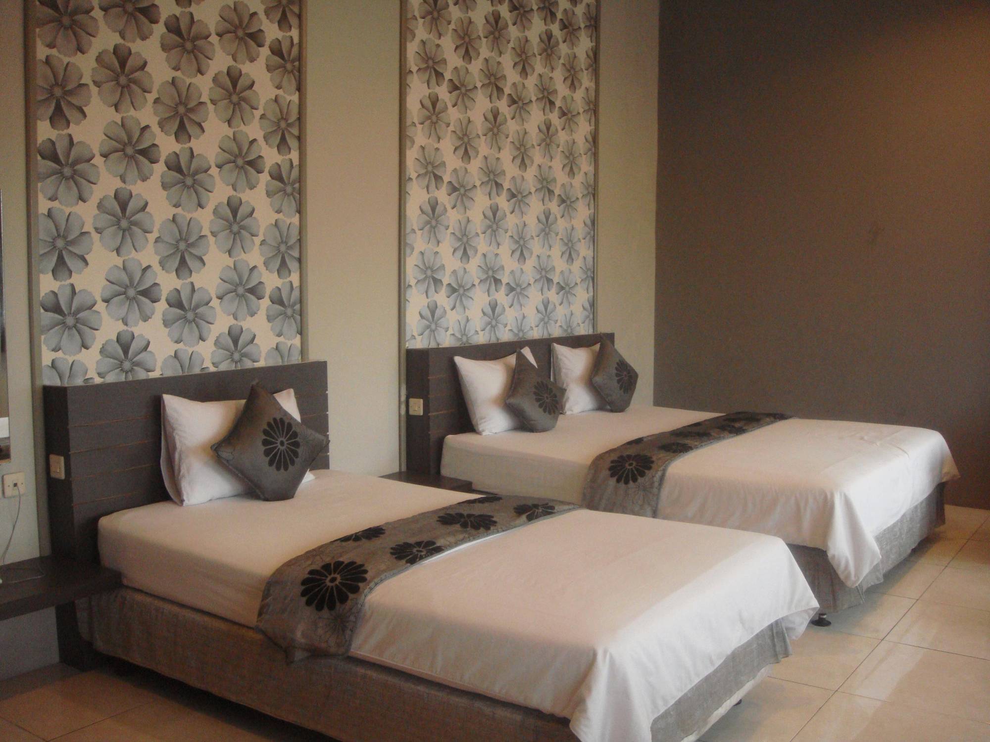Marciella Hotel Bandung Buitenkant foto